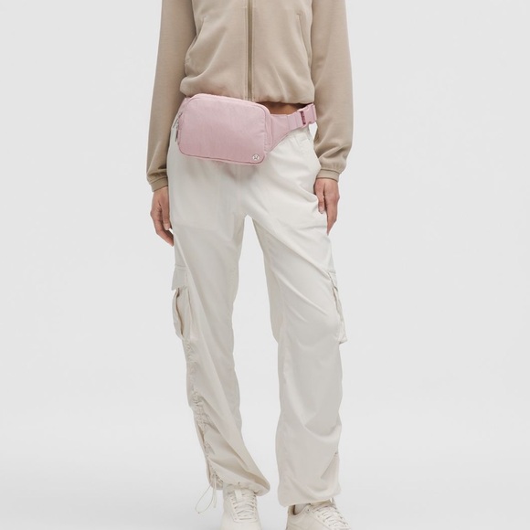 NWT Lululemon Everywhere Belt Bag Large With Long Strap 2L Pink Haze Lightweight - Picture 2 of 14